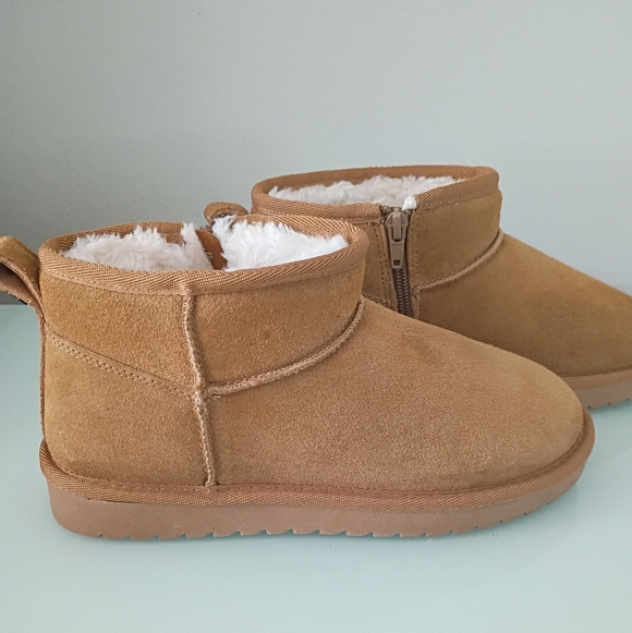 cushionaire Girls Hip Low Shearling Boots - Suede - Picture 3 of 4